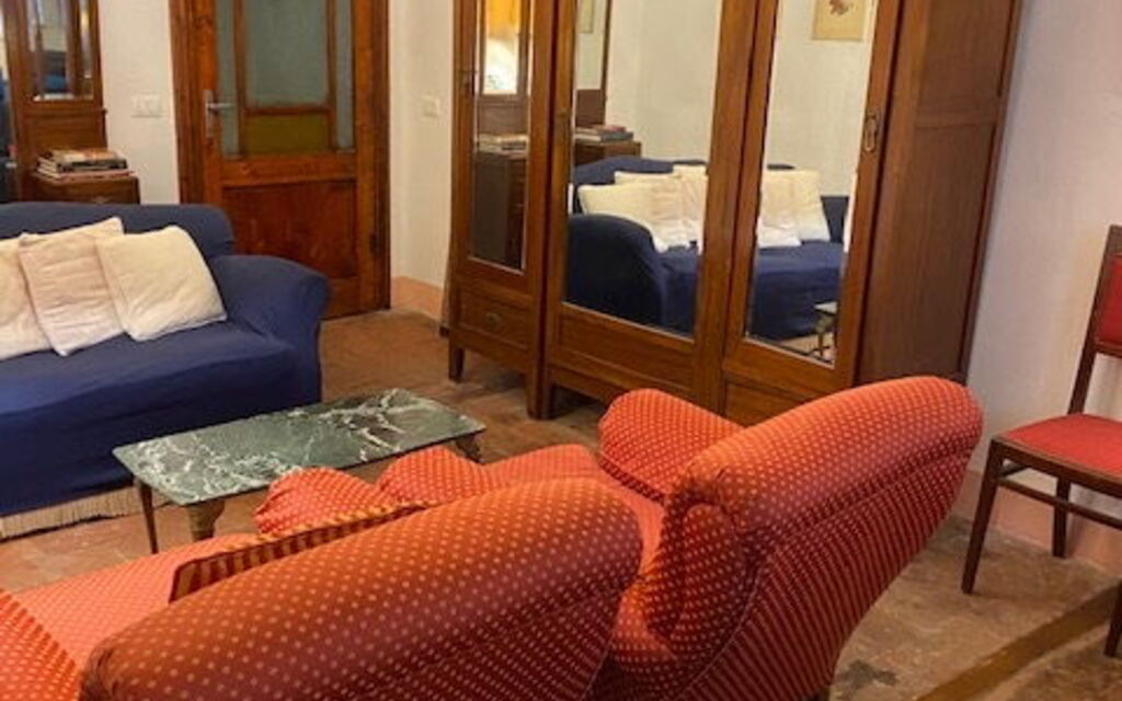 Appartamento La Piazzetta: Living room and double bedroom