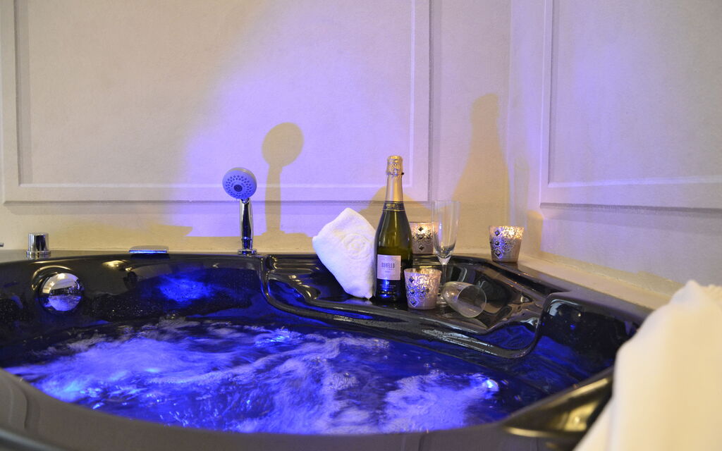 Appartamento Tommasi Fierli: Hydromassage bathtub