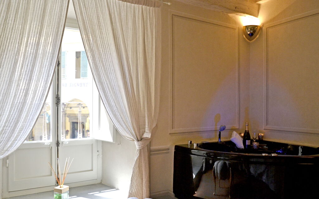 Appartamento Tommasi Fierli: Hydromassage bathtub