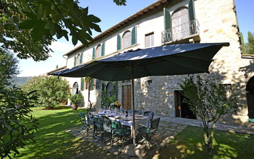Villa Santa Maria: Veranda, main entrance and outdoor view