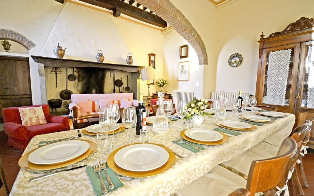 Villa Santa Maria: Living room and dining room