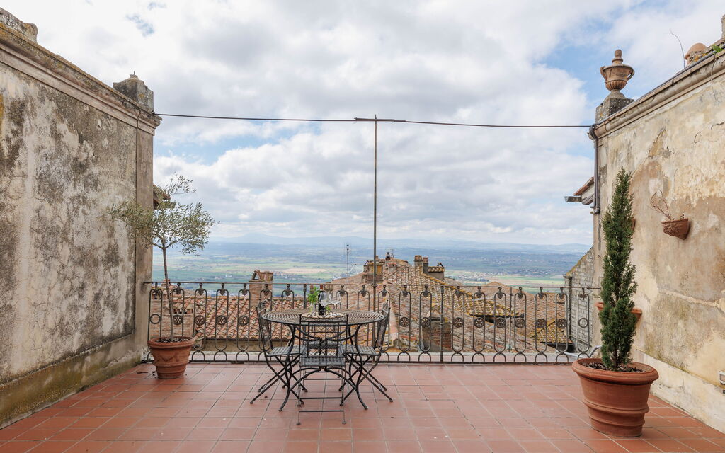 La Terrazza Sulla Valle: Terrace and panoramic view