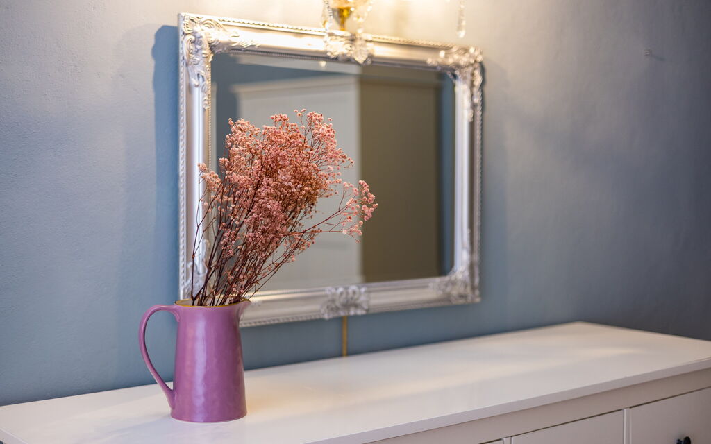 Rose's Palace: Double bedroom detail