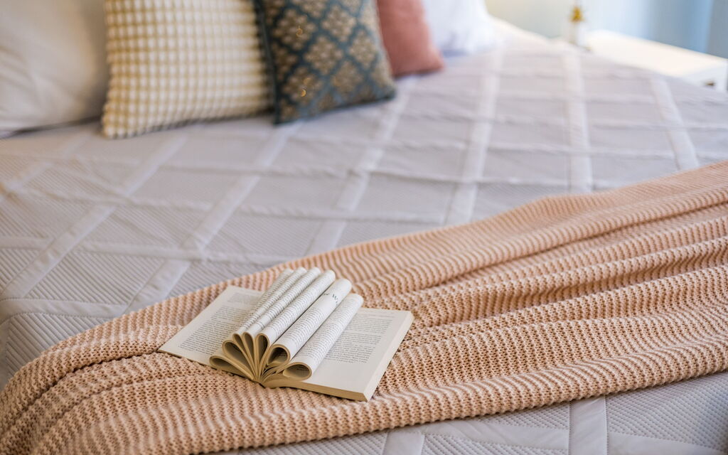 Rose's Palace: Double bedroom detail