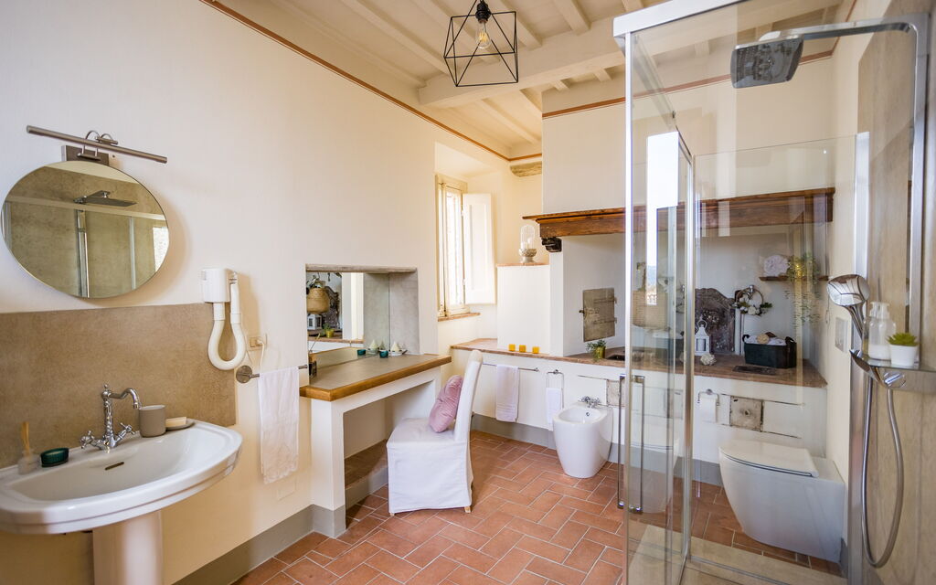 Rose's Palace: Bathroom