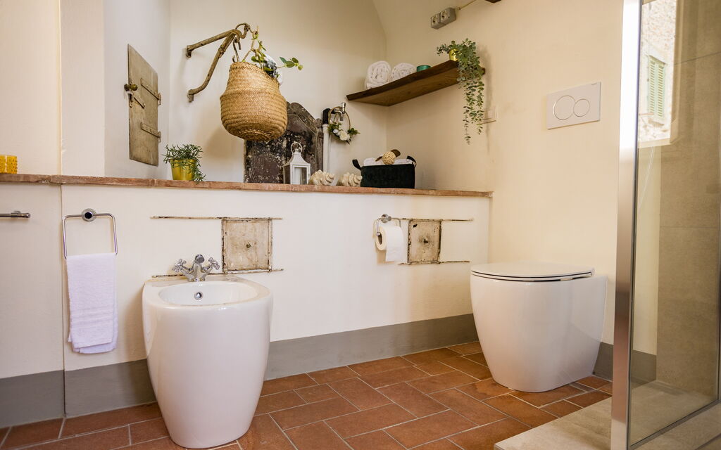 Rose's Palace: Bathroom