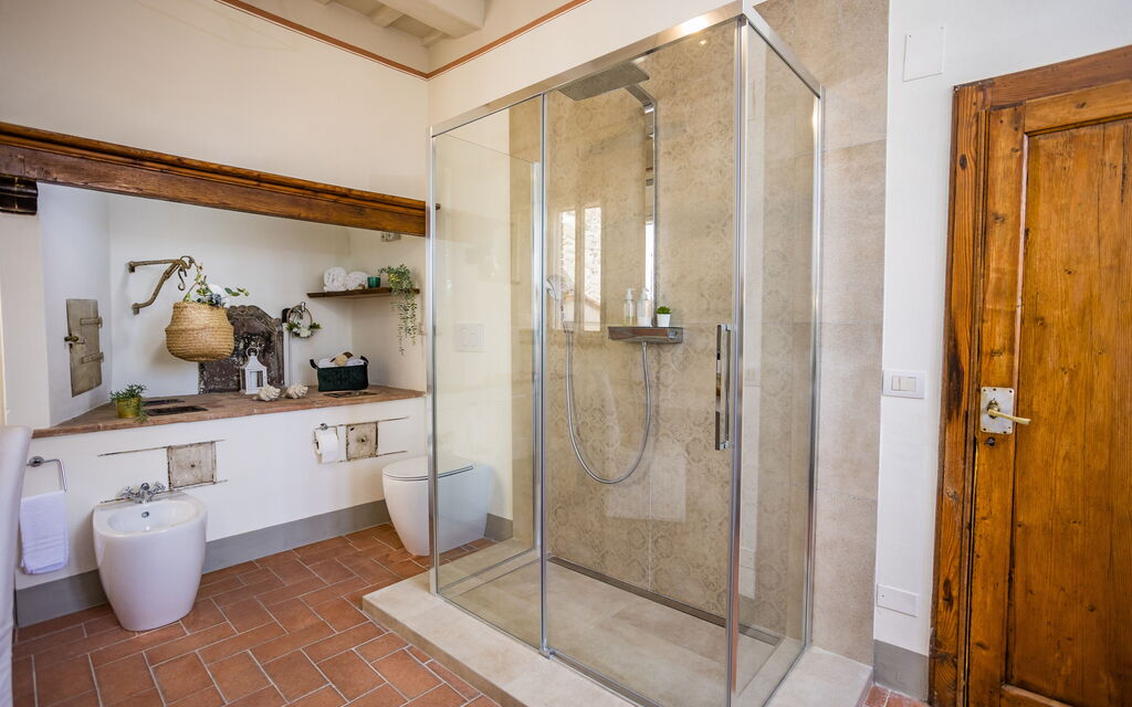 Rose's Palace: Bathroom