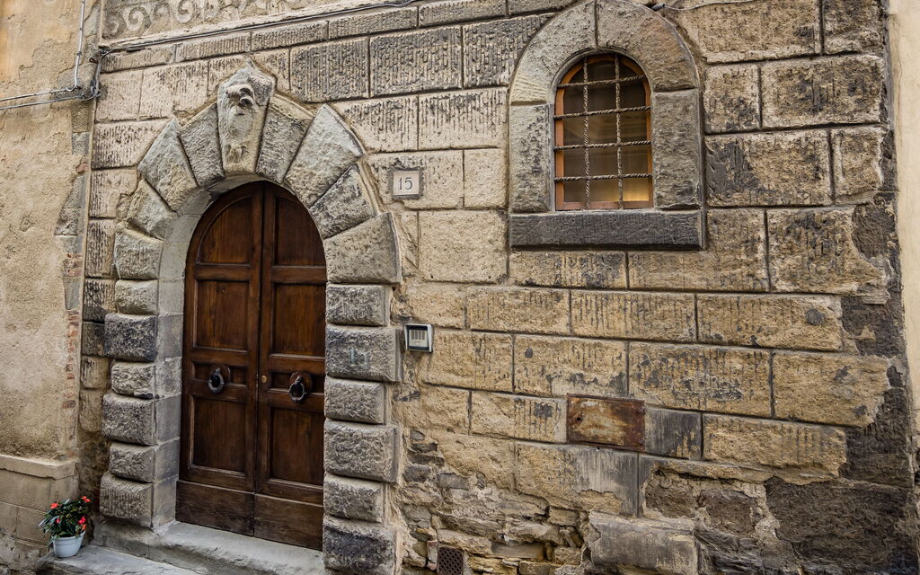 Rose's Palace: Main entrance