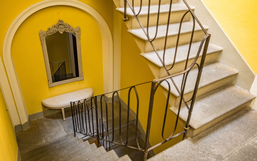 Rose's Palace: Stairs