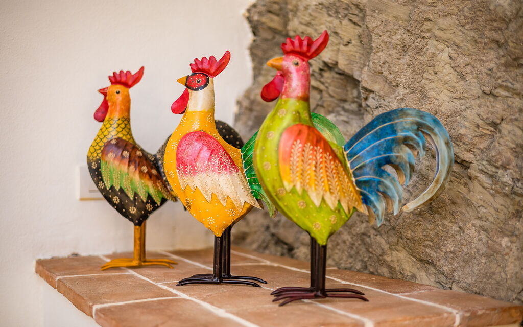 Rose's Palace: Dining room and kitchen detail