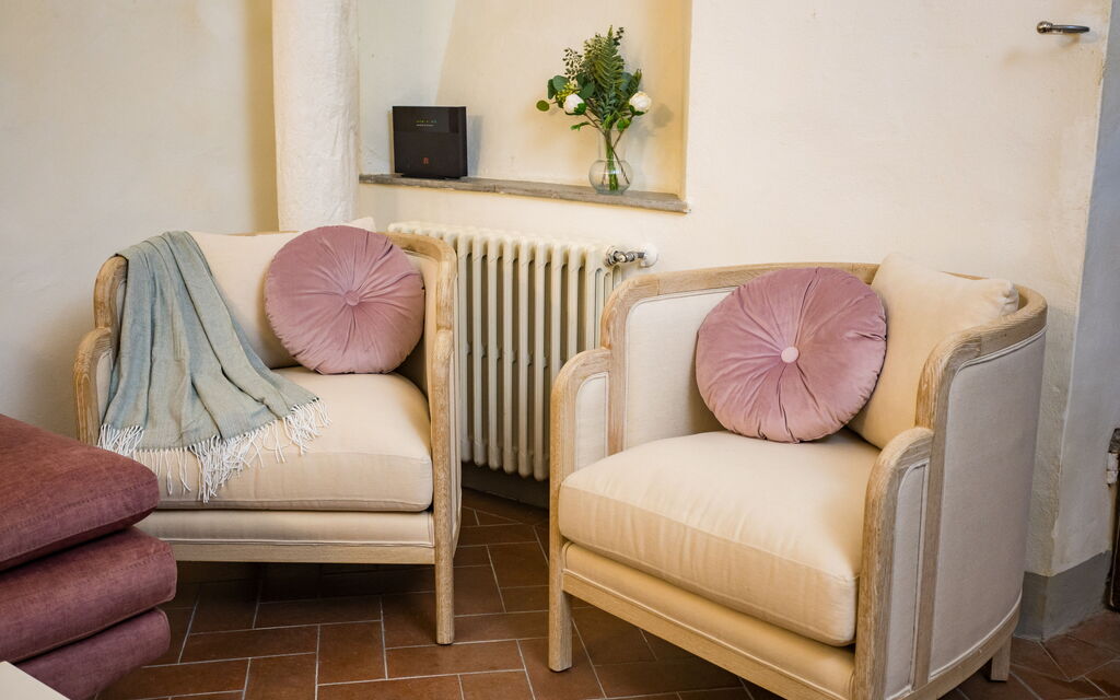 Rose's Palace: Living room