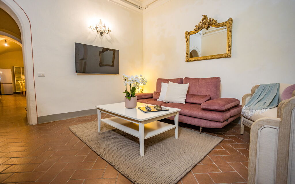 Rose's Palace: Living room