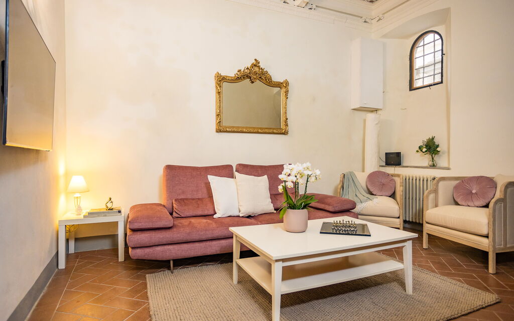 Rose's Palace: Living room