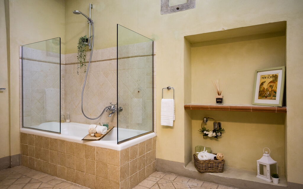 Rose's Palace: Bathroom