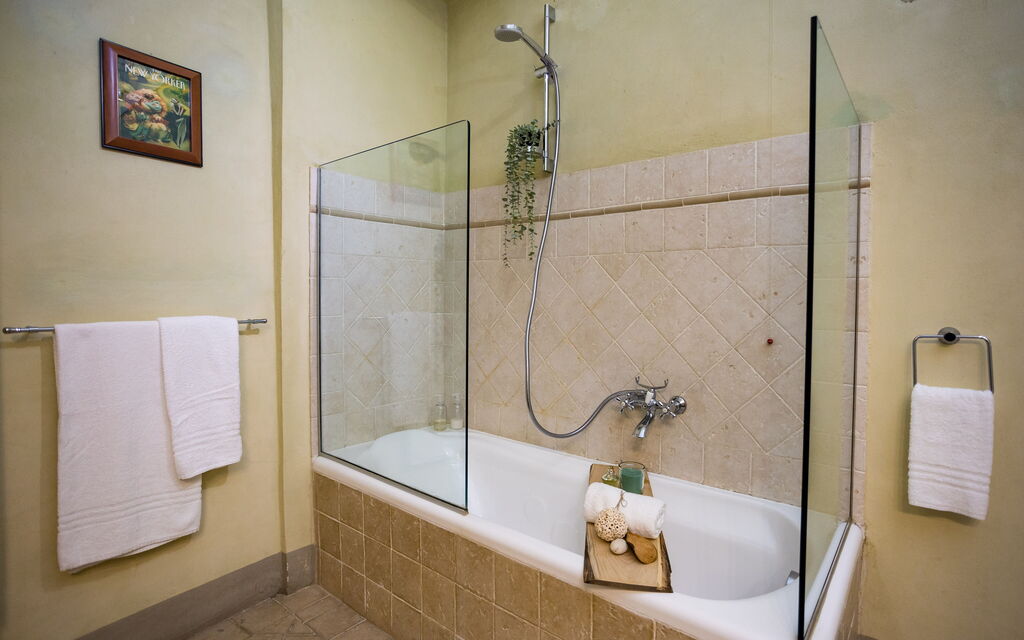 Rose's Palace: Bathroom