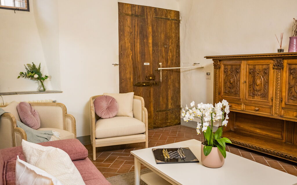 Rose's Palace: Living room