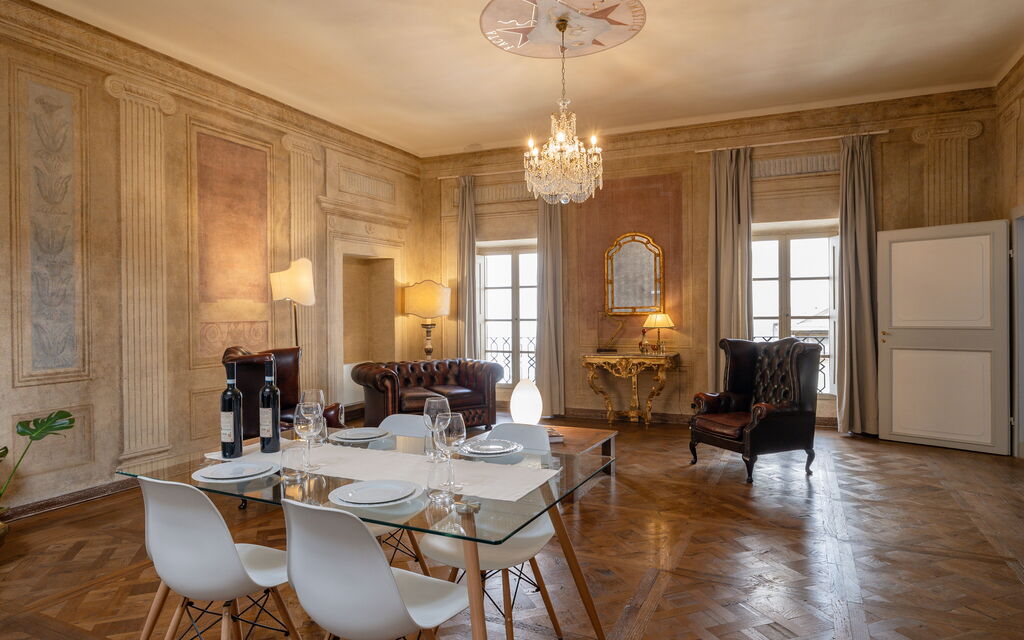 Appartamento Reale: Dining and living room