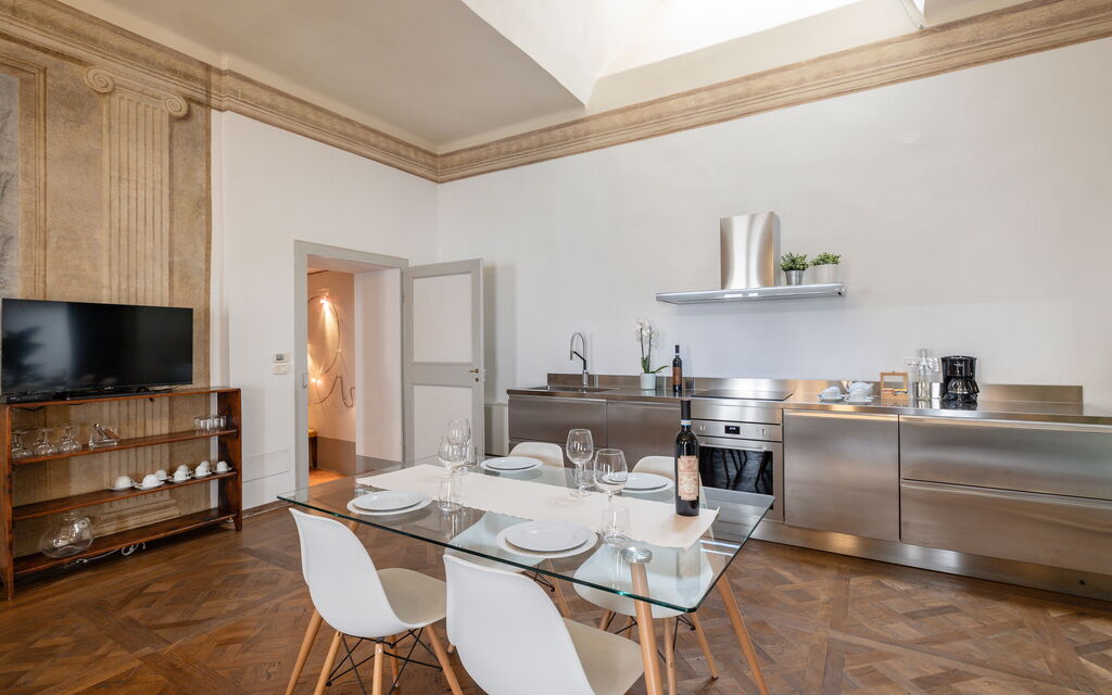 Appartamento Reale: Dining room and kitchen
