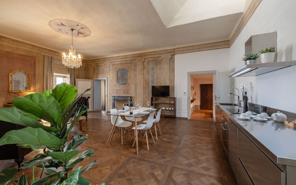 Appartamento Reale: Dining room and kitchen