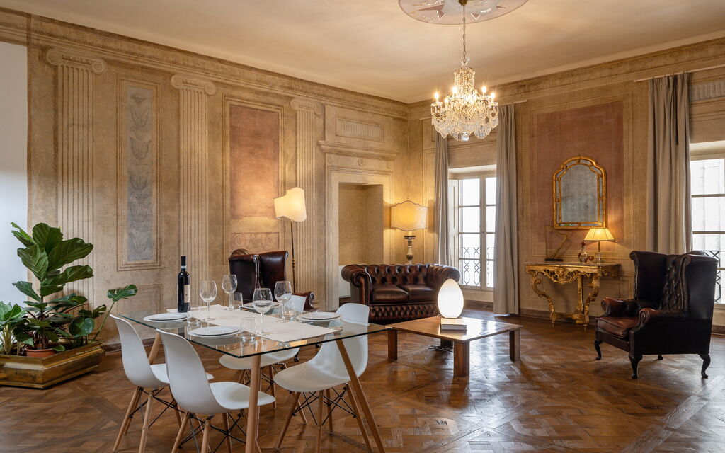 Appartamento Reale: Dining and living room