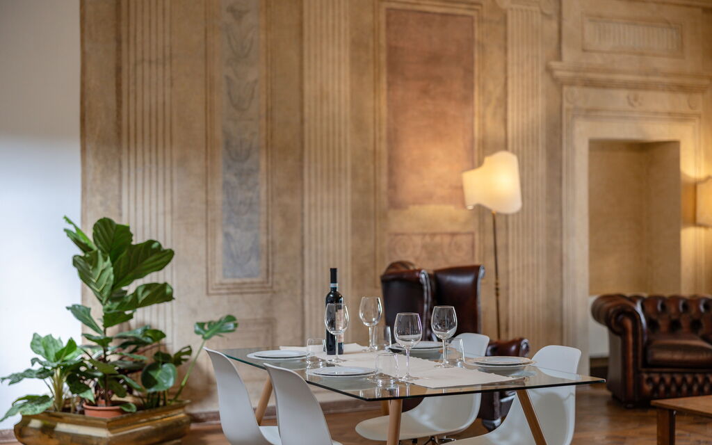 Appartamento Reale: Dining and living room