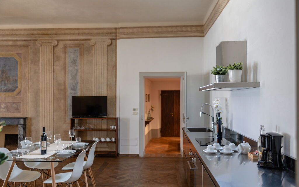 Appartamento Reale: Kitchen and dining room