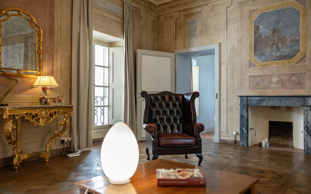 Appartamento Reale: Dining and living room