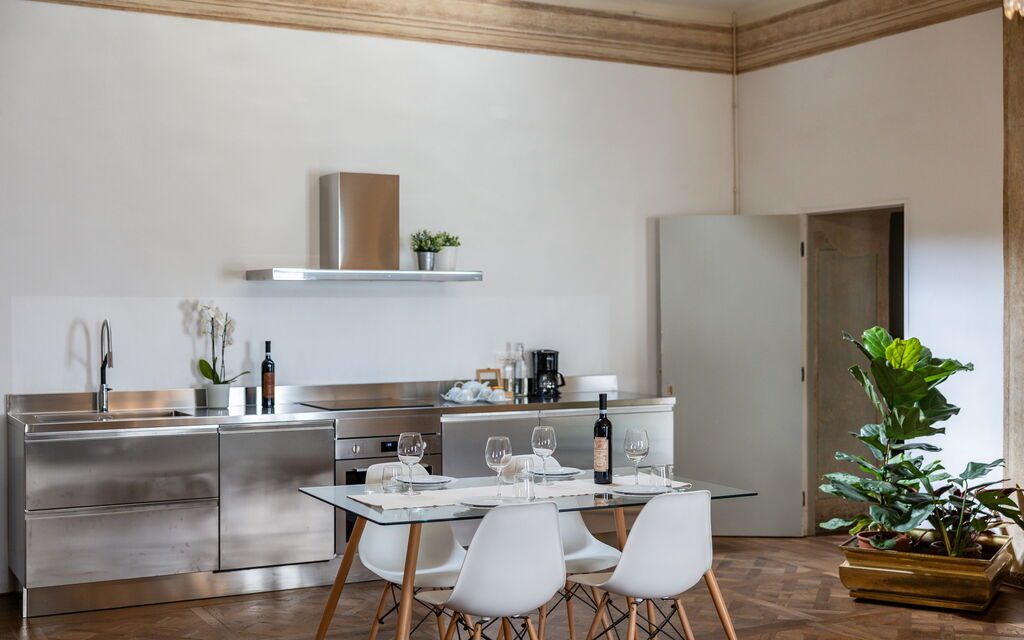 Appartamento Reale: Kitchen and dining room