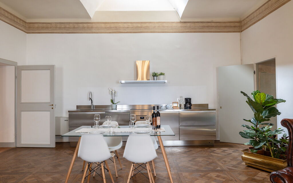 Appartamento Reale: Dining room and kitchen