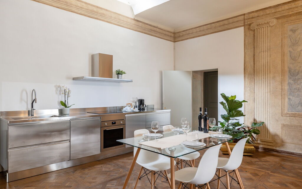Appartamento Reale: Dining room and kitchen