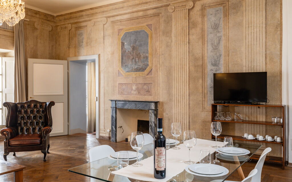 Appartamento Reale: Dining and living room