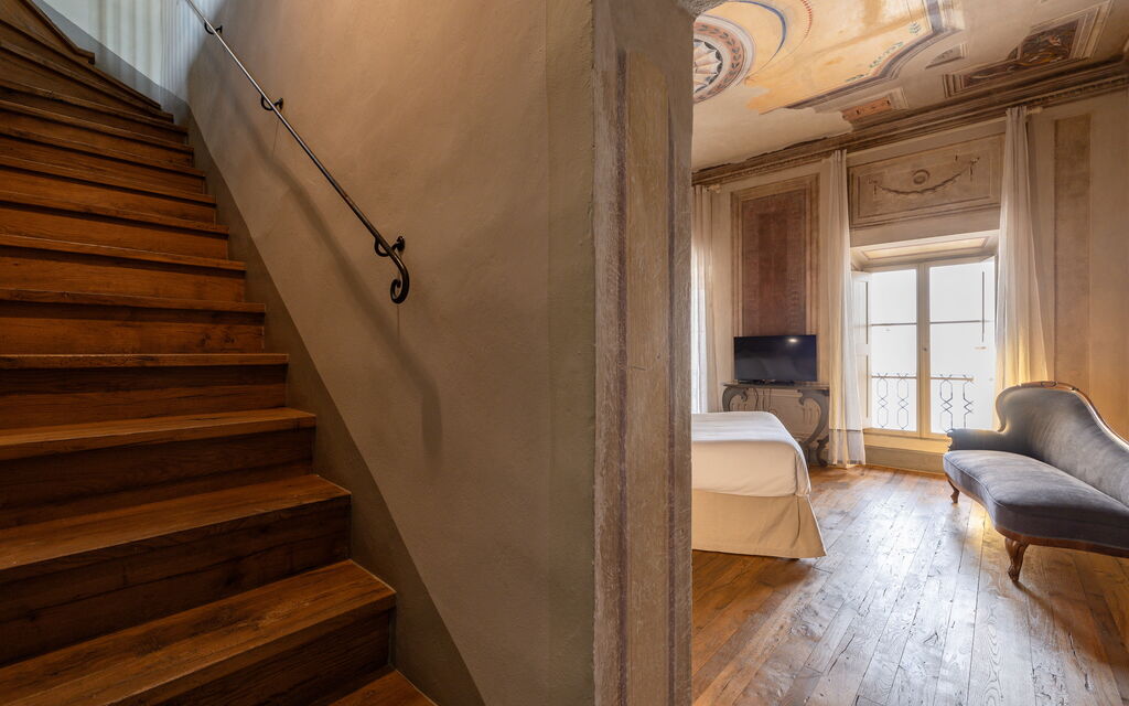 Appartamento Reale: Hallway with stairs