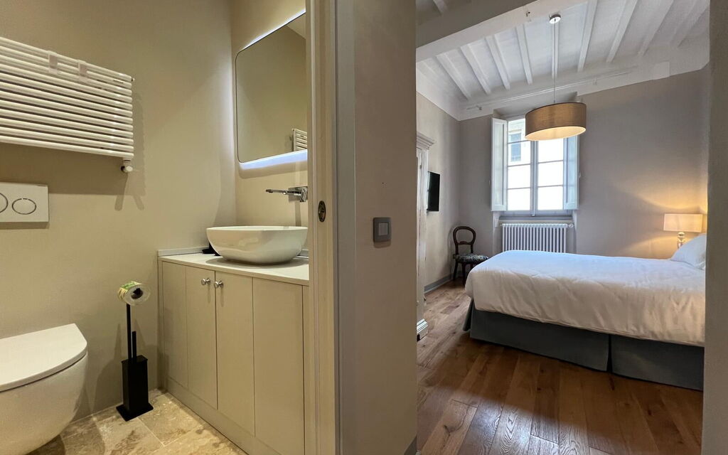 Via Roma 39: Double bedroom and bathroom