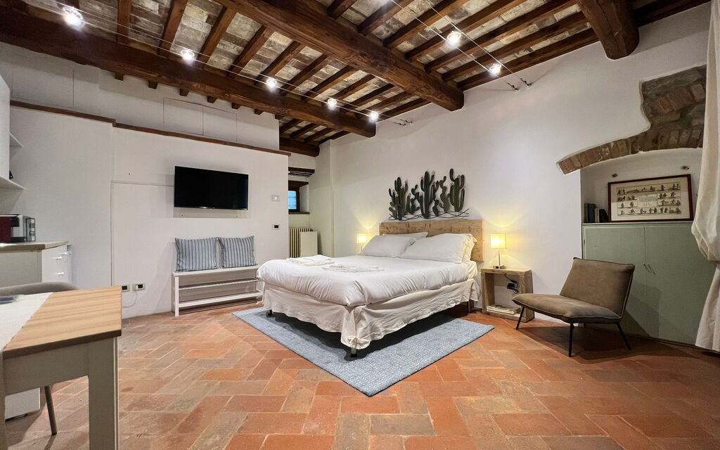 Vicolo Della Scala Rooms - Unterkunft:&nbsp;La Luna: Double bedroom and living room