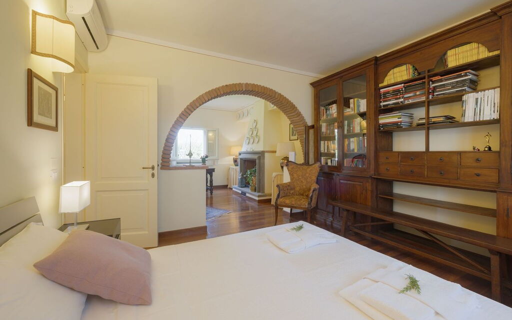 Villa Elena: Bedroom, Living Room