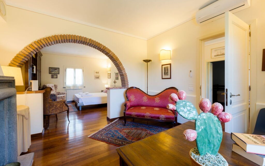 Villa Elena: Bedroom, Living Room