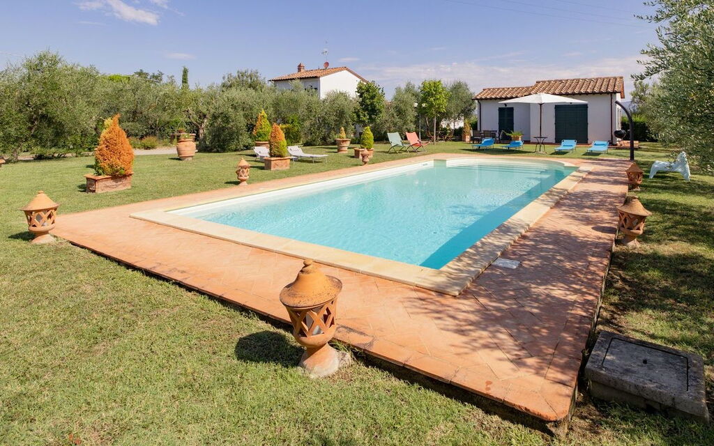 Villa Elena: Building Exterior, Pool