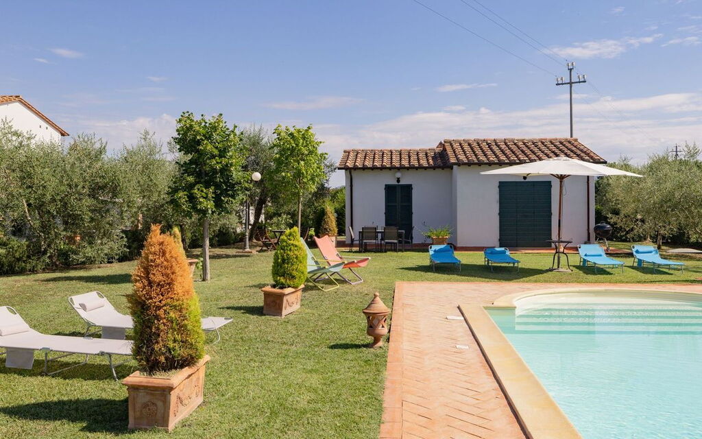 Villa Elena: Building Exterior, Pool