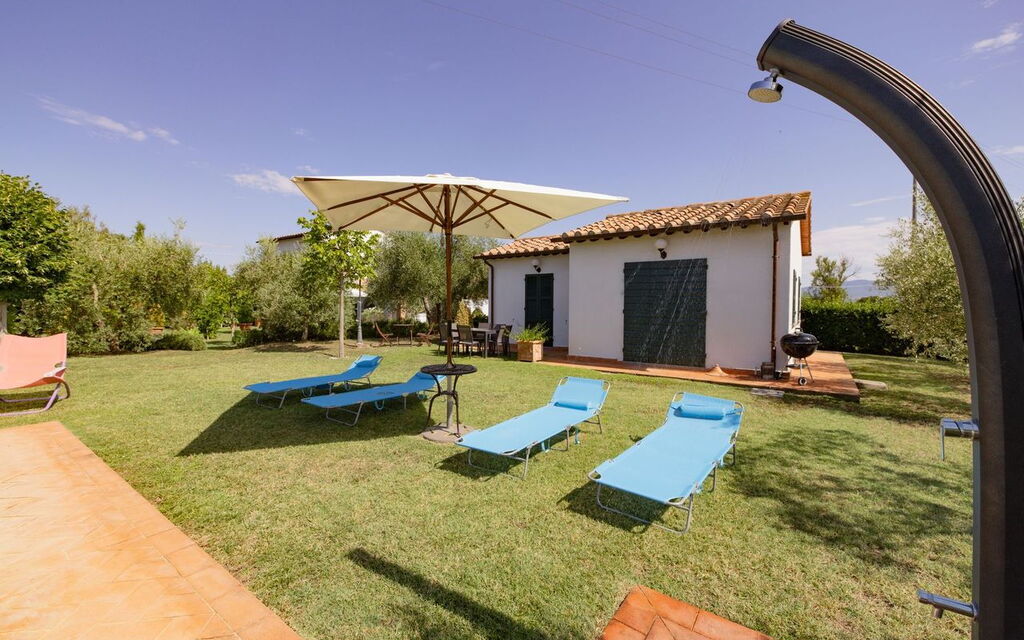 Villa Elena: Building Exterior, Pool