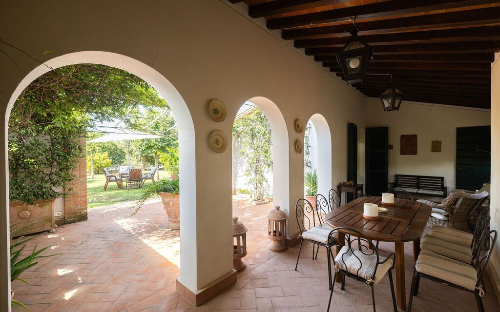 Villa Elena: Balcony / Terrace / Patio, Building Exterior