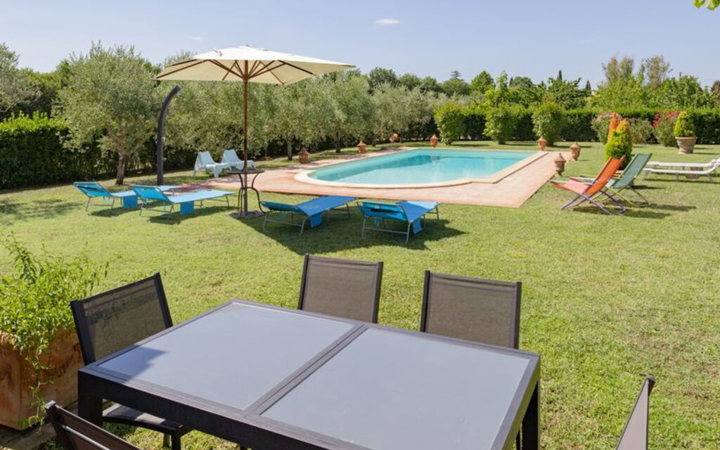 Villa Elena: Building Exterior, Pool