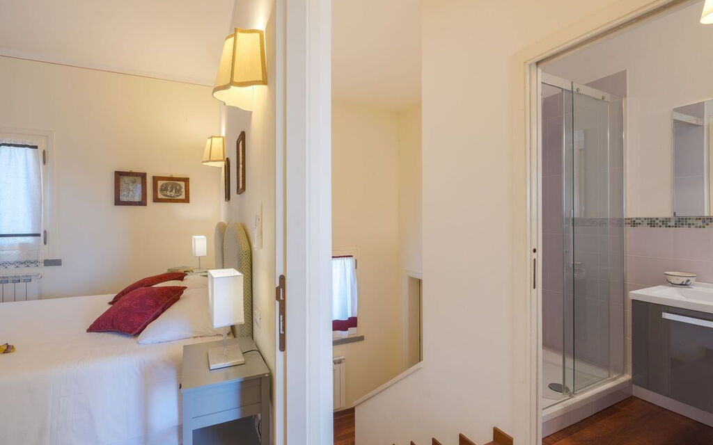 Villa Elena: Bathroom, Bedroom