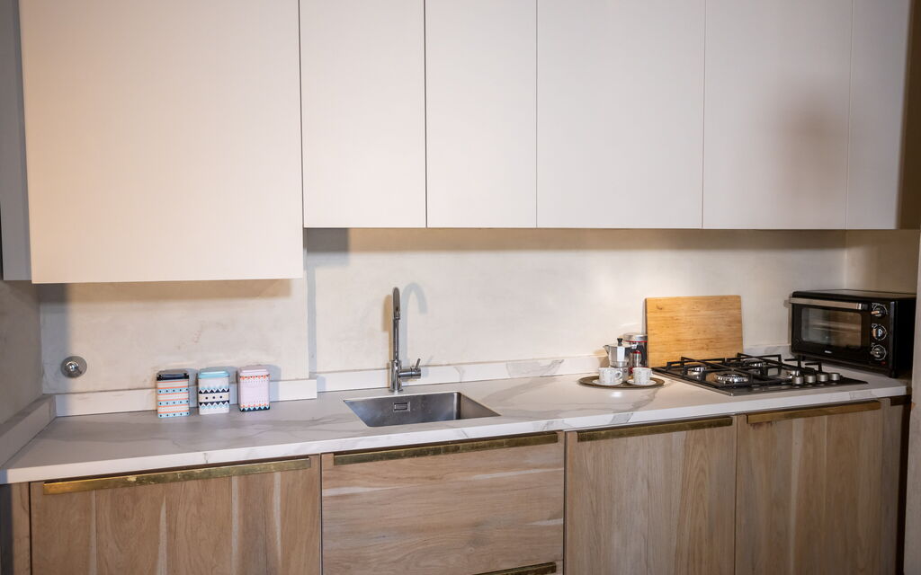 Stylish Apartment: Kitchen