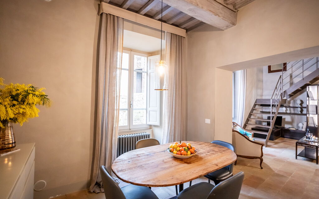 Stylish Apartment: Dining Room, Kitchen