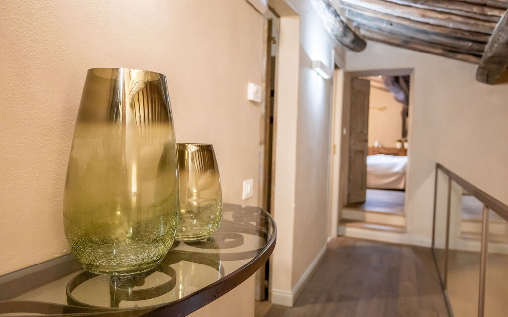 Stylish Apartment: Room Detail