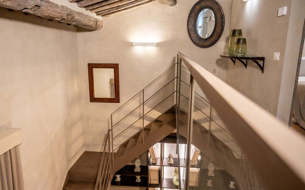 Stylish Apartment: Room Detail