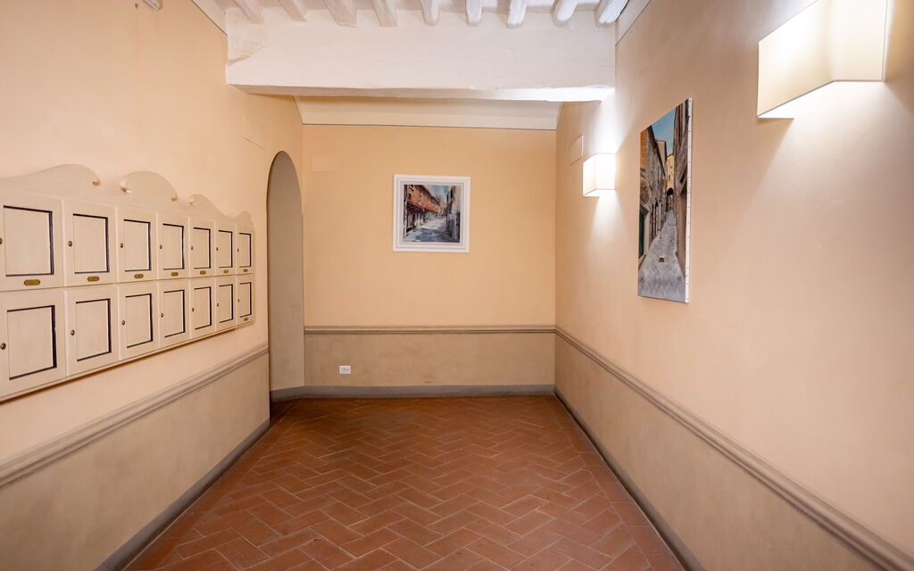 Stylish Apartment: Main Entrance