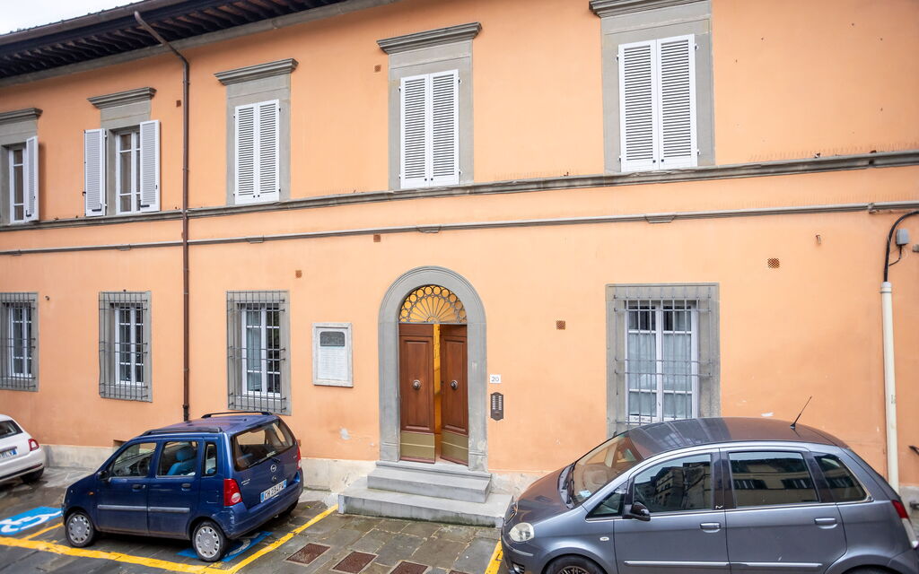 Stylish Apartment: Main Entrance