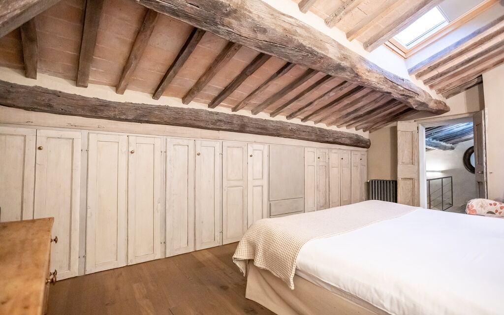 Stylish Apartment: Bedroom, Room Detail