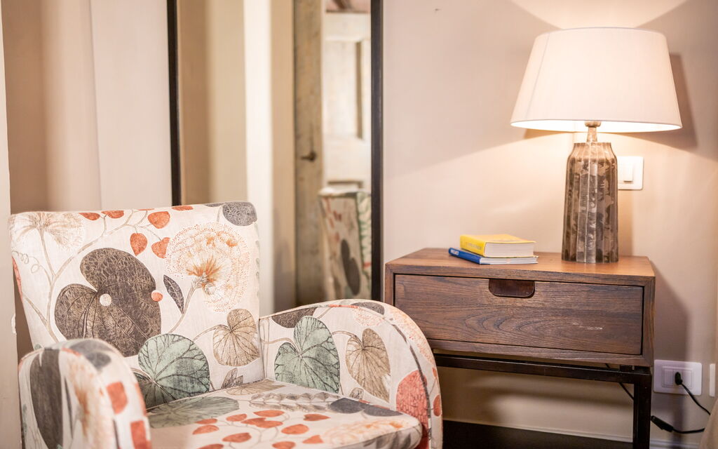 Stylish Apartment: Bedroom, Room Detail